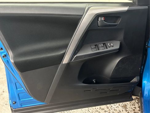 Used 2018 Toyota RAV4 LE w/ All Weather Liner Package AWD/4WD image 25