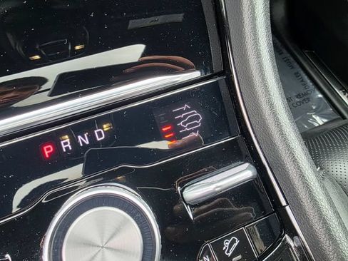 Used 2023 Jeep Grand Cherokee Overland w/ Luxury Tech Group IV AWD/4WD image 34