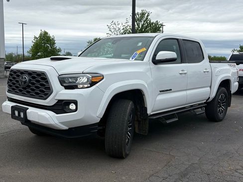 Used 2023 Toyota Tacoma TRD Sport AWD/4WD image 4