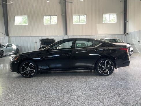 Used 2024 Nissan Altima 2.5 SR w/ SR Premium Package AWD/4WD image 4