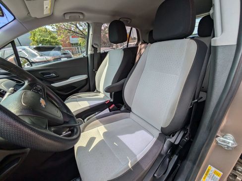 Used 2018 Chevrolet Trax LS FWD image 16