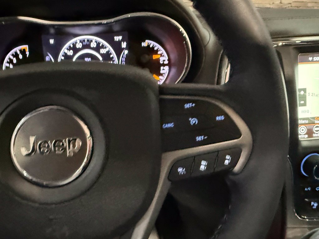 Used 2018 Jeep Grand Cherokee Overland AWD/4WD image 16
