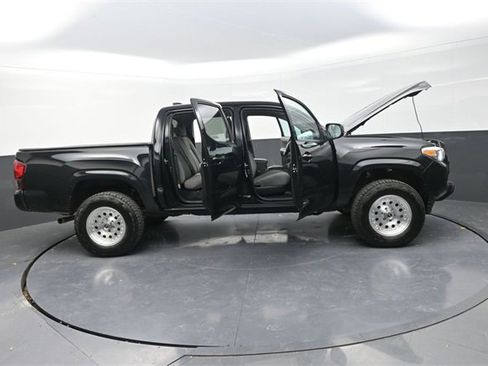 Used 2020 Toyota Tacoma 4x4 Double Cab image 32