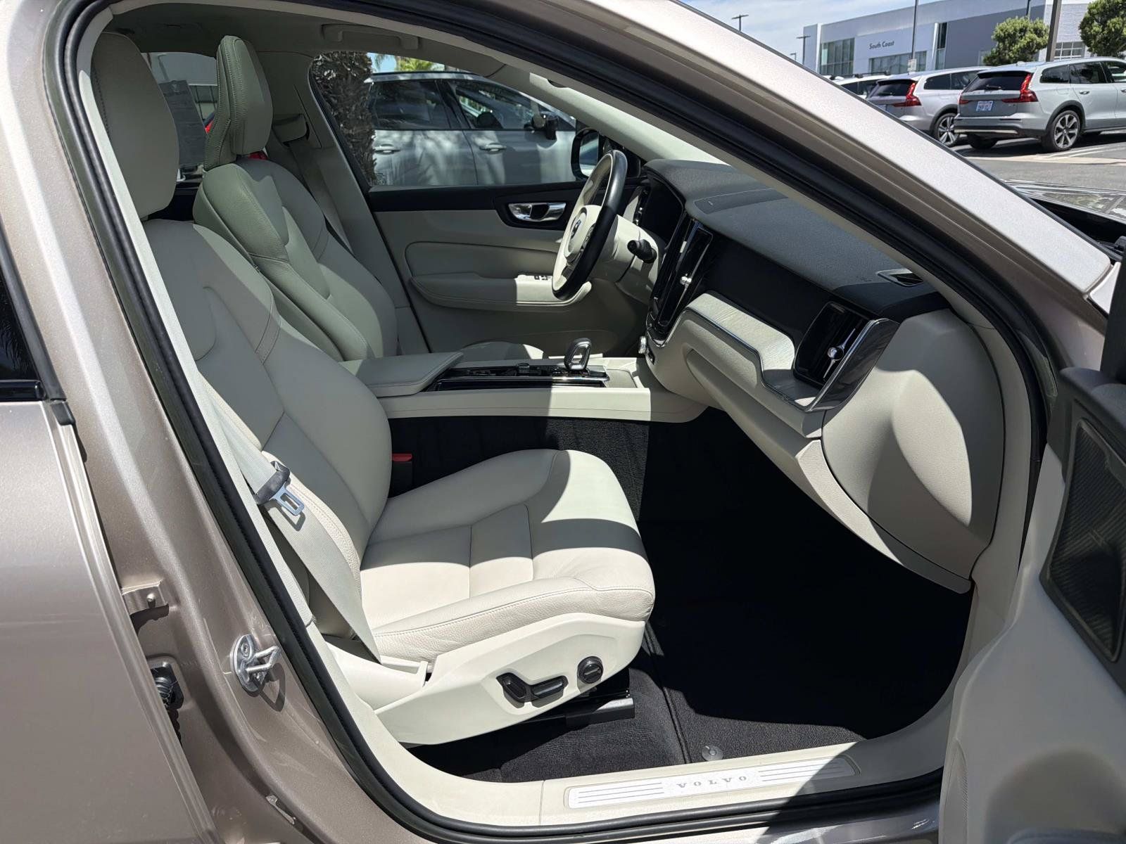 Certified 2023 Volvo XC60 B5 Plus w/ Climate Package AWD/4WD image 25