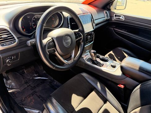 Used 2022 Jeep Grand Cherokee Laredo X AWD/4WD image 7