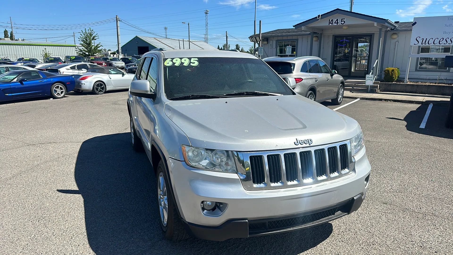 Used 2011 Jeep Grand Cherokee Laredo AWD/4WD image 1
