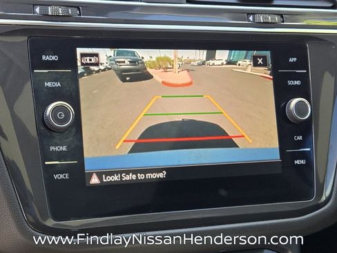Used 2023 Volkswagen Tiguan SE w/ Panoramic Sunroof Package FWD image 28
