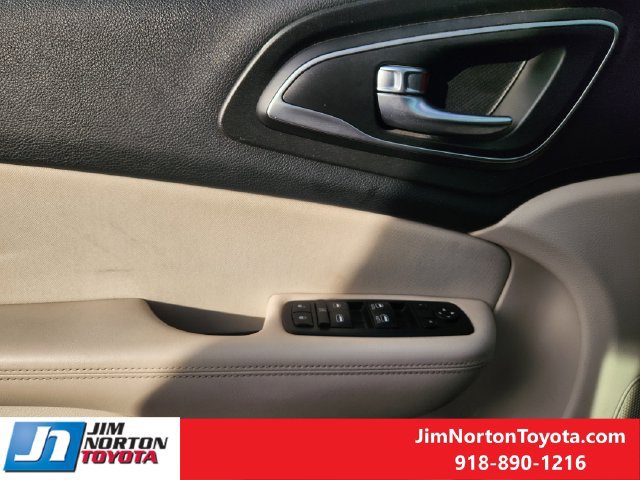 Used 2015 Chrysler 200 Limited w/ Convenience Group FWD image 24
