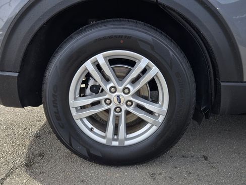 Used 2024 Ford Explorer XLT w/ Equipment Group 202A image 17