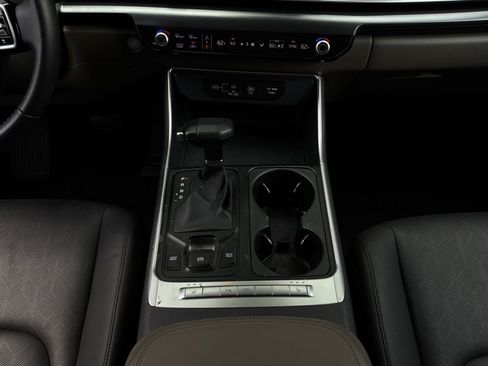 Used 2026 Kia Carnival FWD image 16