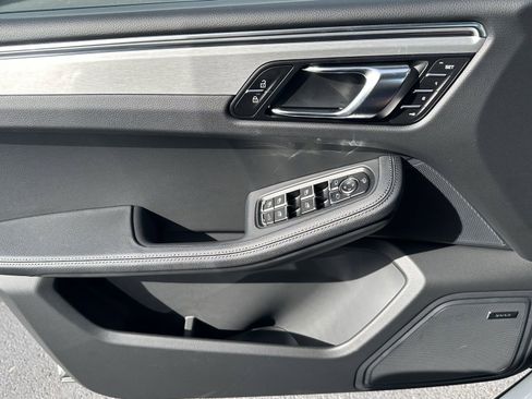 New 2026 Porsche Macan image 15