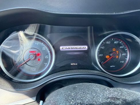 Used 2019 Dodge Charger SXT RWD image 34