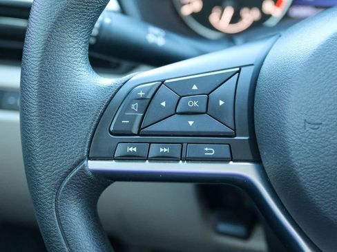 Used 2025 Nissan Altima 2.5 SV FWD image 24