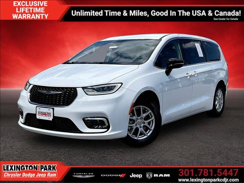 Used 2024 Chrysler Pacifica Touring-L FWD image 3
