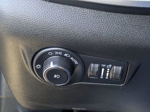 Used 2024 Jeep Compass Latitude image 24