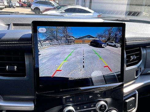 Used 2024 Ford Expedition Max XLT image 22