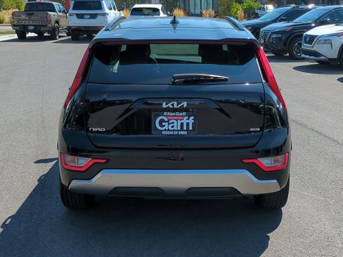 Used 2023 Kia Niro EX Touring image 7