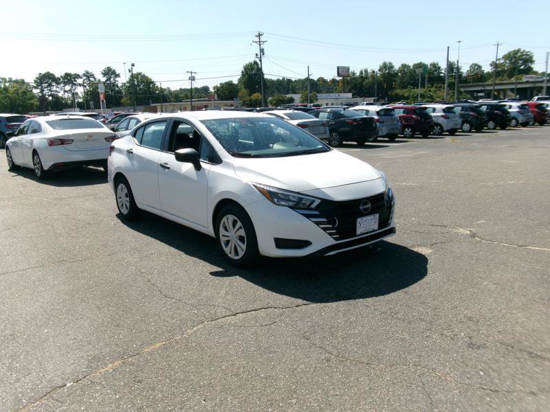 Used 2025 Nissan Versa S FWD image 12