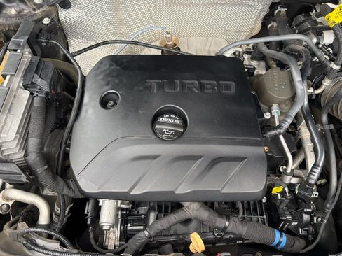 Used 2021 Chevrolet TrailBlazer LT w/ Convenience Package FWD image 32