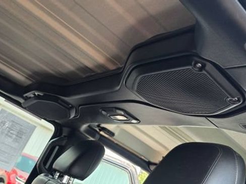 Used 2018 Jeep Wrangler Unlimited Sahara AWD/4WD image 15