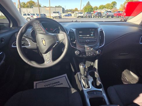 Used 2017 Chevrolet Cruze LT w/ Convenience Package image 12