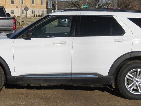 Used 2020 Ford Explorer XLT w/ Equipment Group 202A image 2