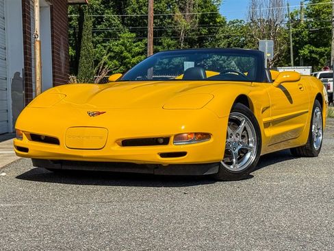 Used 2004 Chevrolet Corvette Convertible w/ Preferred Equipment Group RWD image 11