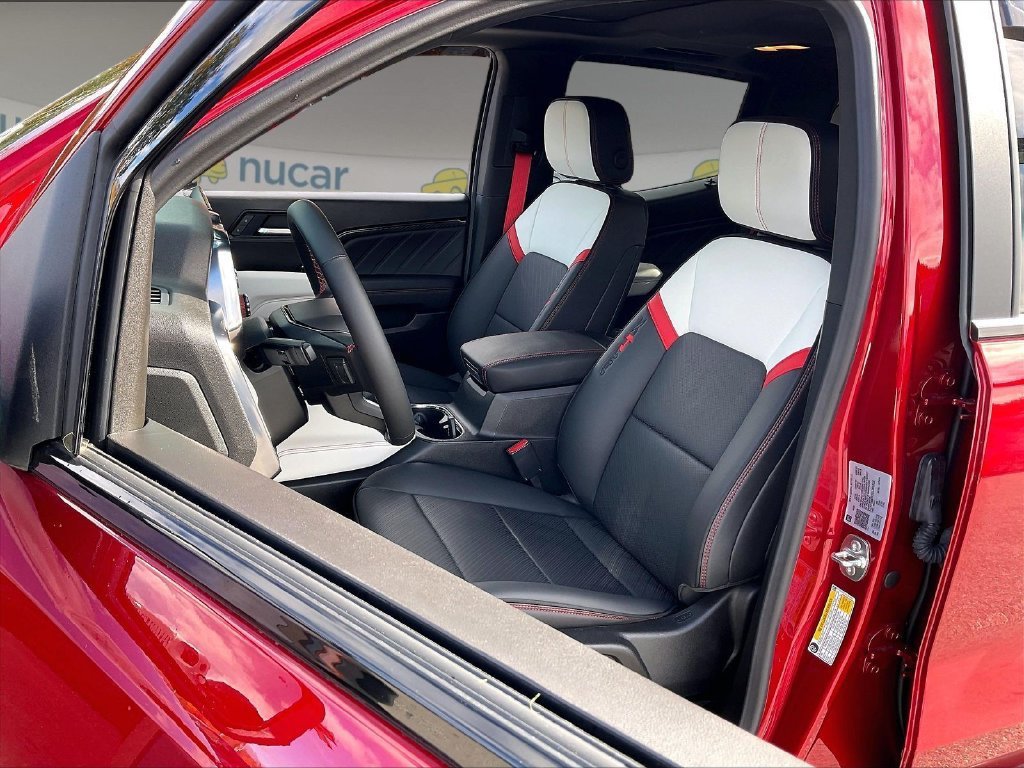 Used 2025 GMC Canyon AT4 w/ AT4X Package AWD/4WD image 9