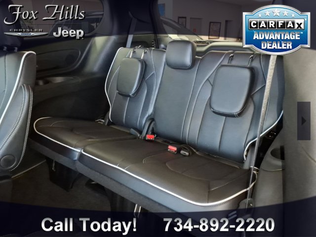 New 2027 Chrysler Pacifica Limited FWD image 9