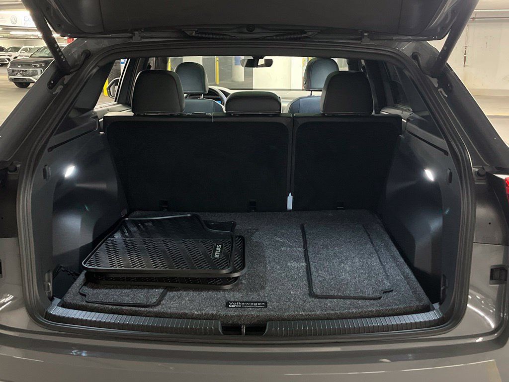 Used 2026 Volkswagen Atlas Cross Sport SE w/ Panoramic Sunroof Package AWD/4WD image 39