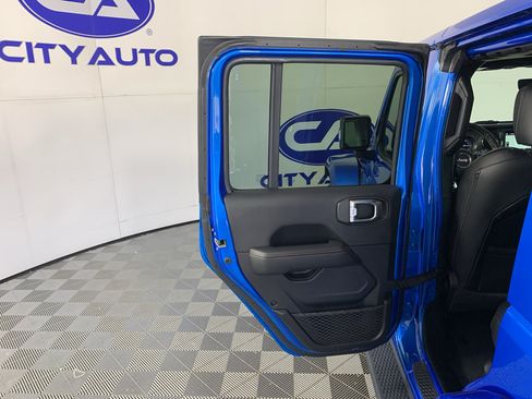 Used 2022 Jeep Wrangler Unlimited Sahara AWD/4WD image 29