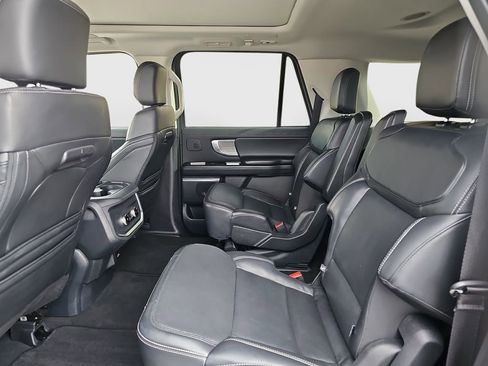 Used 2025 Ford Expedition Max Platinum w/ Driver's Package image 21