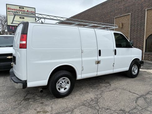Used 2018 Chevrolet Express 2500 w/ Driver Convenience Package RWD image 4