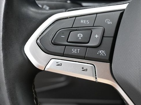 Used 2022 Volkswagen Tiguan SE image 17