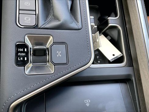 Used 2025 Lexus GX 550 image 30