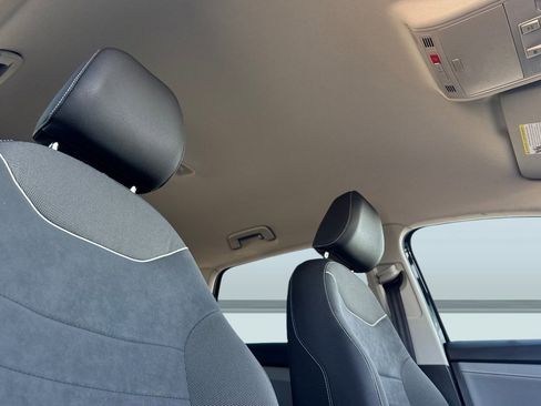 Used 2024 Volkswagen Taos SE image 26