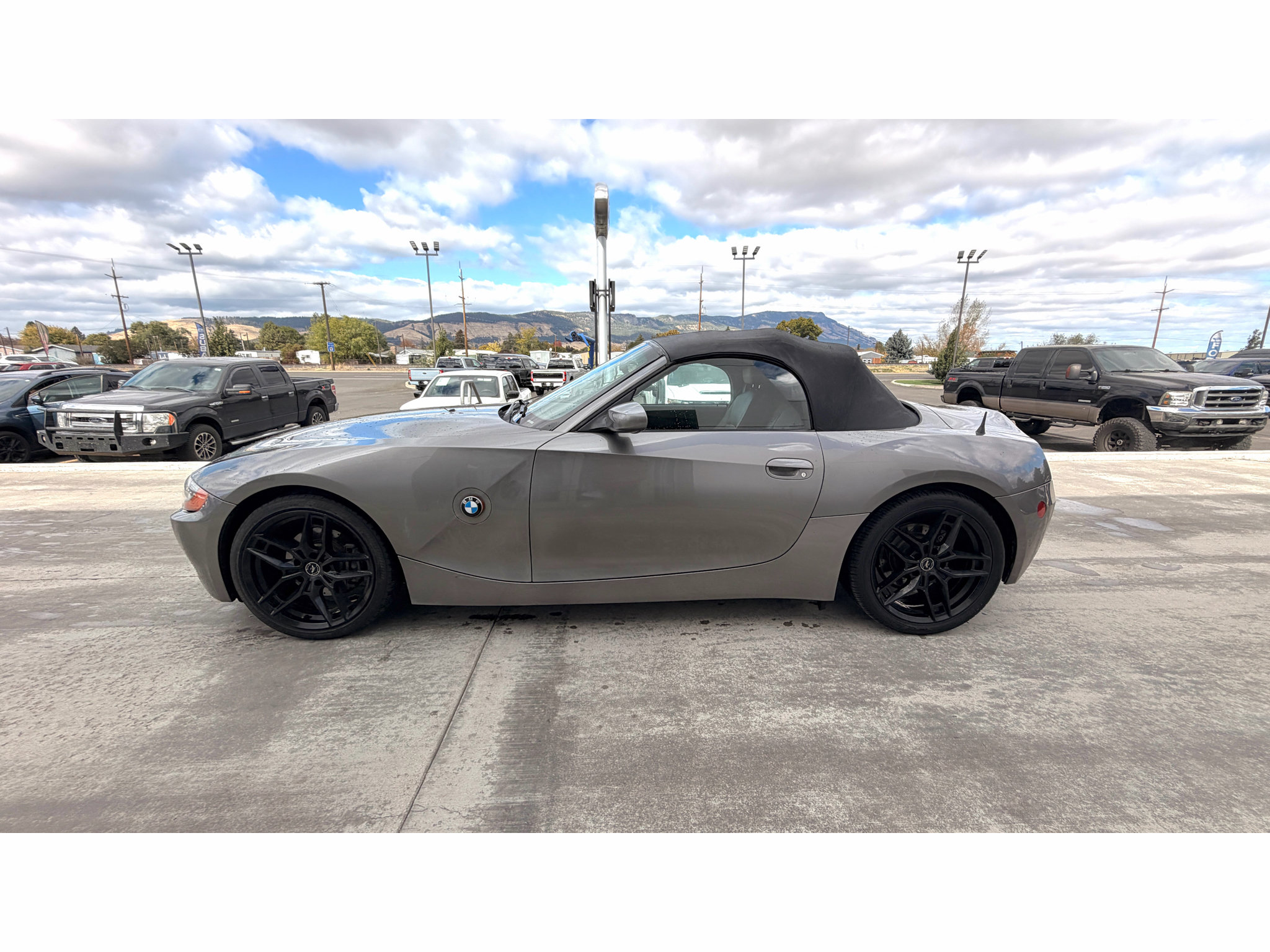 Used 2003 BMW Z4 3.0i RWD image 2
