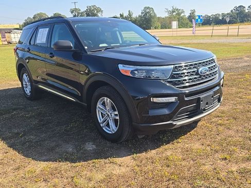 Used 2024 Ford Explorer XLT w/ Equipment Group 202A image 7