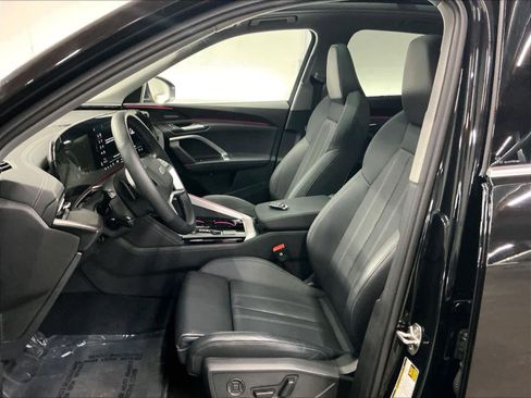 Certified 2025 Audi Q5 Prestige image 28