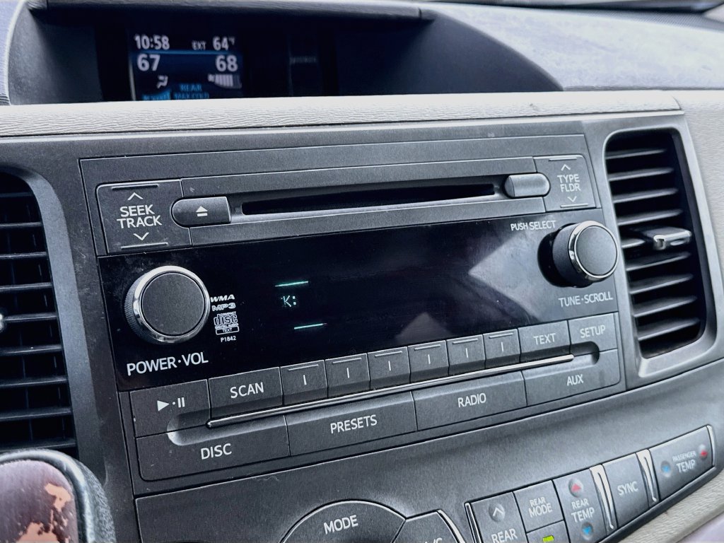 Used 2013 Toyota Sienna XLE FWD image 19