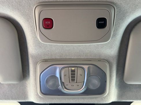 Used 2025 RAM ProMaster 2500 w/ Convenience Group FWD image 18