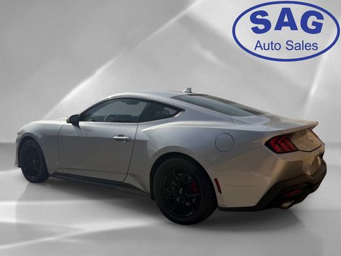 Used 2024 Ford Mustang Coupe RWD image 4
