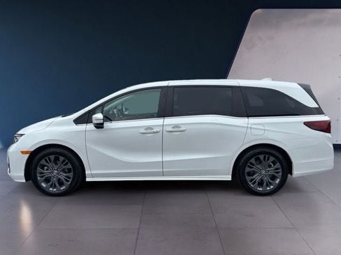 Used 2025 Honda Odyssey Touring image 2