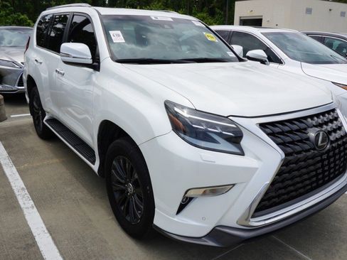Used 2022 Lexus GX 460 Premium w/ Accessory Package AWD/4WD image 3