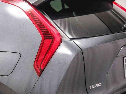 Used 2023 Kia Niro EX Touring FWD image 7