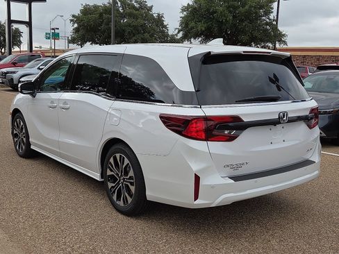 New 2026 Honda Odyssey Elite image 3