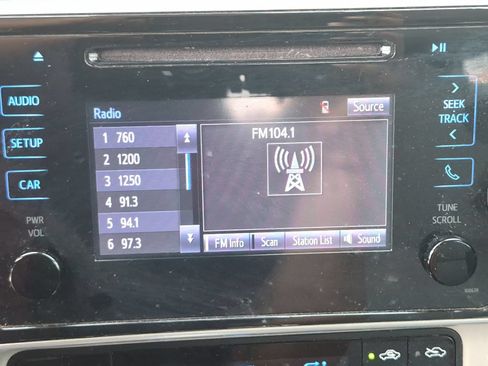 Used 2019 Toyota Corolla LE FWD image 15
