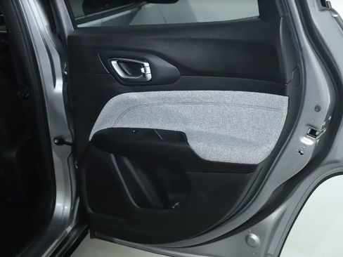 Used 2024 Jeep Compass Latitude image 31