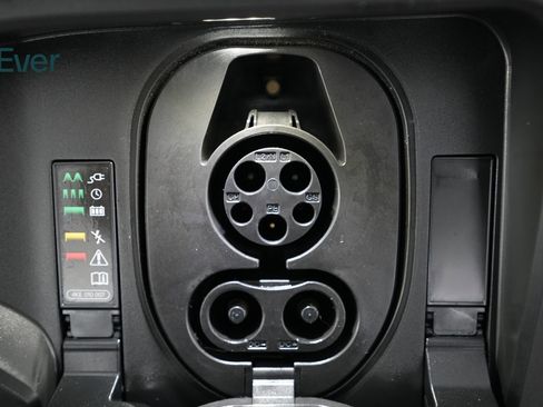 Used 2022 Audi e-tron Prestige AWD/4WD image 10