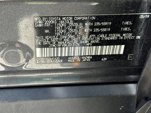 Used 2019 Toyota RAV4 XLE Premium FWD image 11